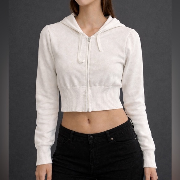 Kendall & Kylie Tops - Kendall & Kylie White Zip-Up Cropped sweater Hoodie